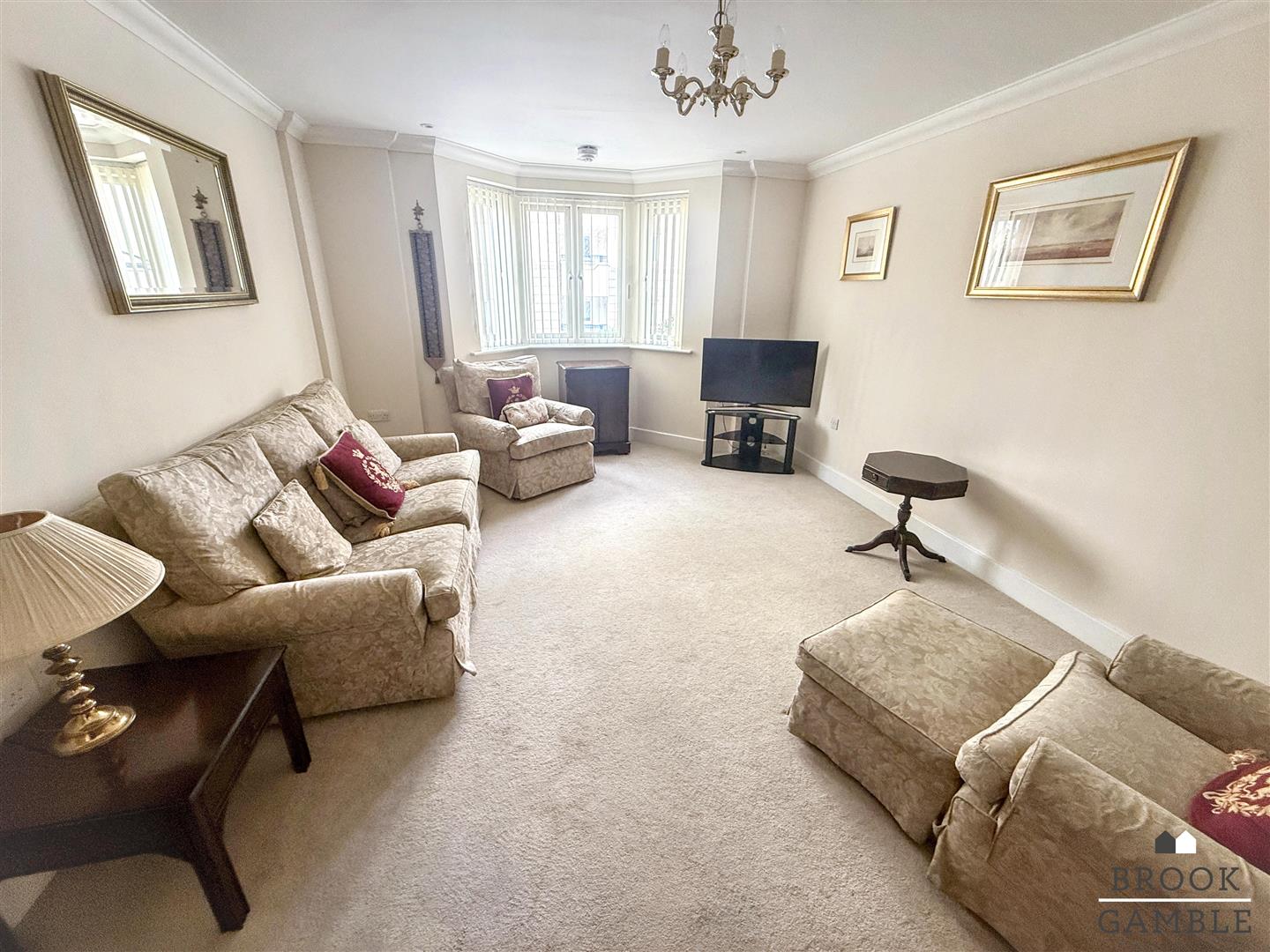 2 Bedroom Apartment. Grand Parade in Eastbourne,  2